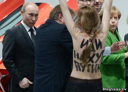 Путин одобрил голую акцию Femen