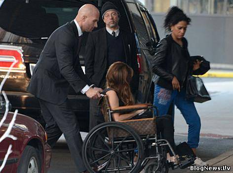 27 лет Lady Gaga отметила в инвалидном кресле