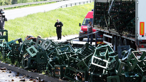 В Риге произошла авария с участием грузовика, перевозящим пиво