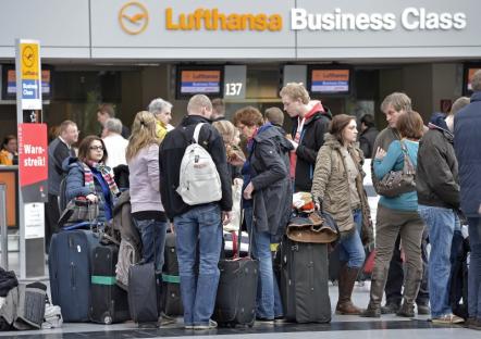 Забастовка рабочих авиакомпании Lufthansa привела к отмене полётов
