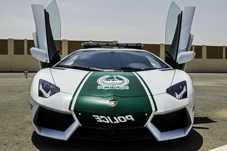 Полицейское управление Дубая помимо Lamborghini приобрела еще и Ferrari
