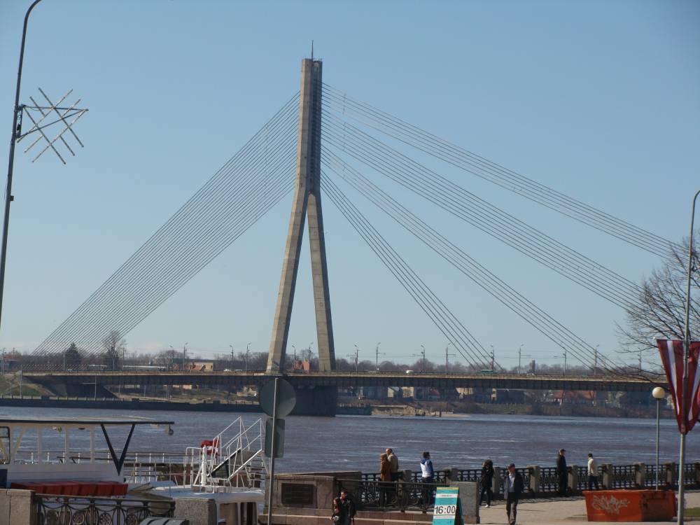 Около 50 000 лат будет потрачено на косметический ремонт Вантового моста